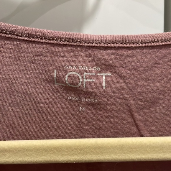 Sleeveless rifle top from LOFT - beautiful neutral purple color - Picture 2 of 3